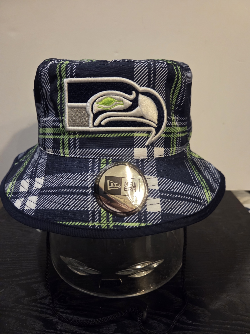 New Era Navy, White & Green Seattle Seahawks Plaid Bucket Hat